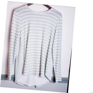 Peyton Primrose Long sleeve split back top